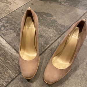 Stuart weitzman 7.5 almost perfect slight discolor